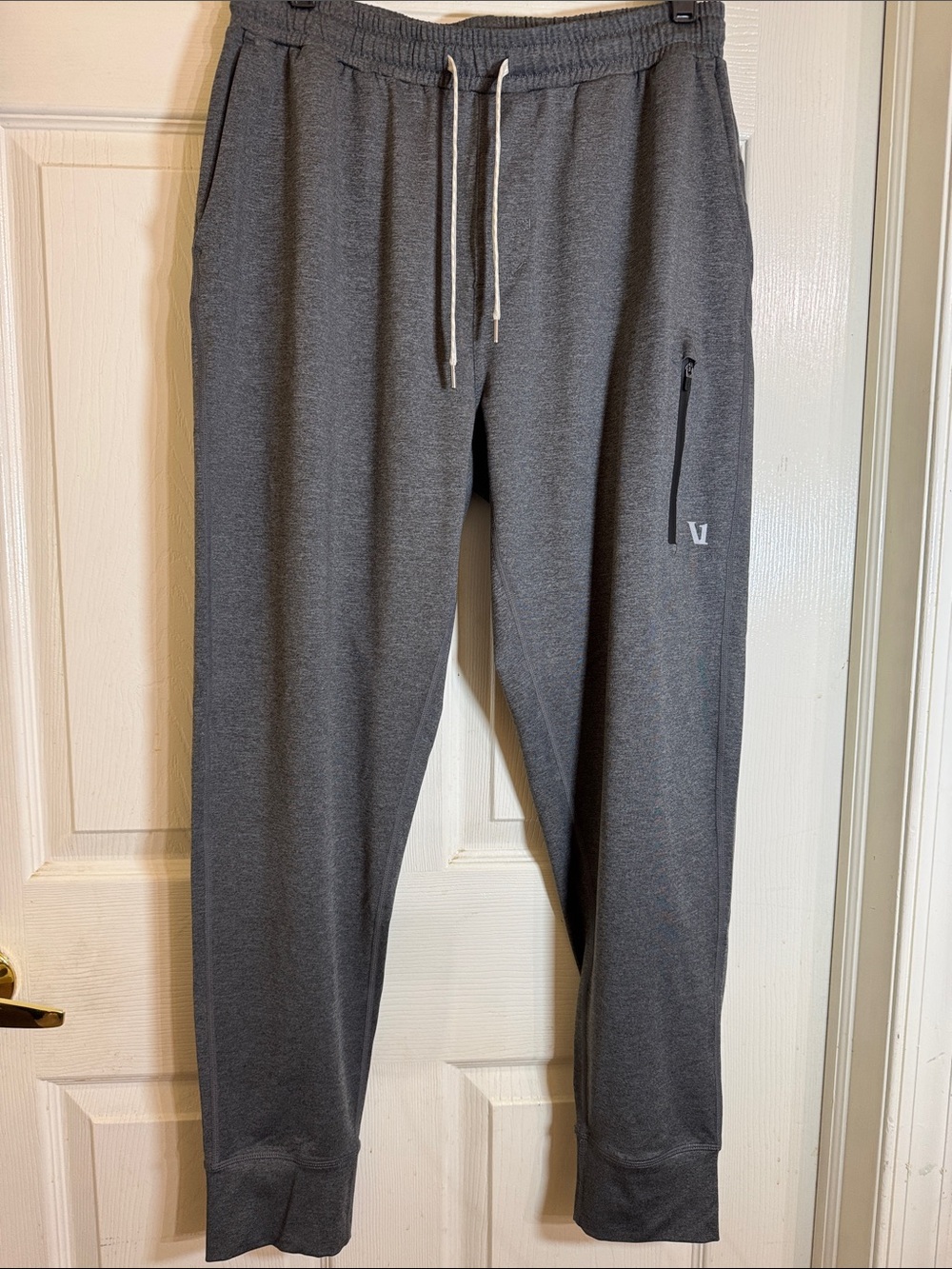 Vuori Sunday Performance Jogger Charcoal Gray Men's with Zip Pocket Sz Medium